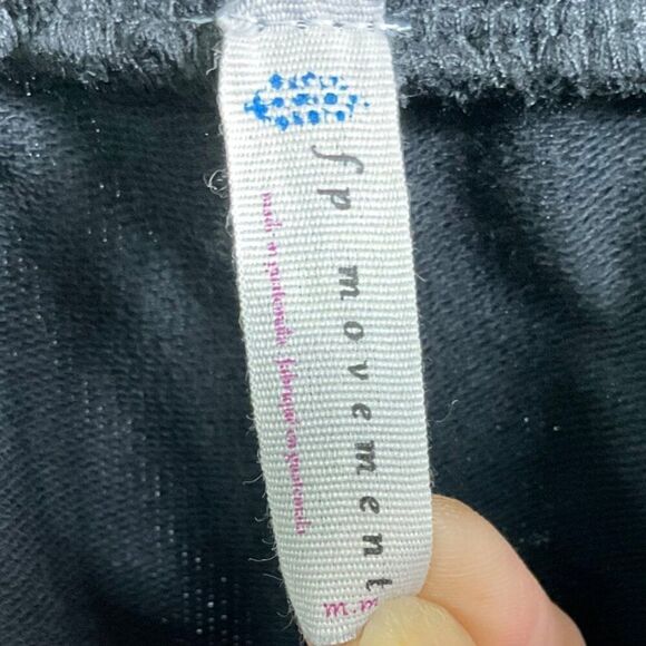 NWT Free People Movement Sunny Set Black Cropped Long Sleeve Top & Shorts Medium - Picture 15 of 16